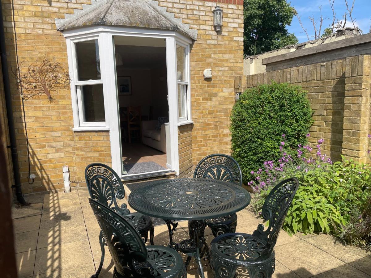 Courtyard House, With Parking And Patio Garden Βίλα Whitstable Εξωτερικό φωτογραφία