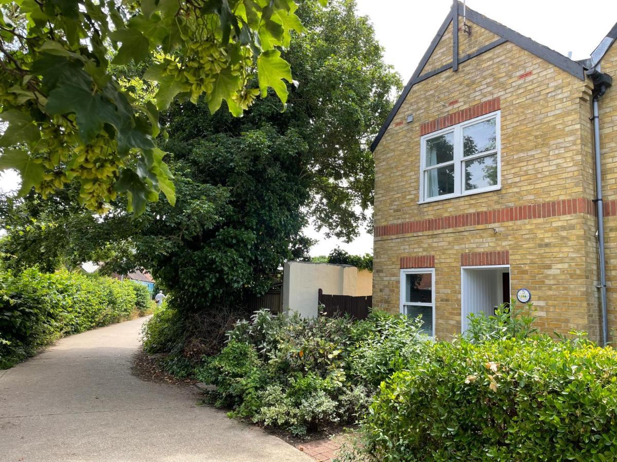 Courtyard House, With Parking And Patio Garden Βίλα Whitstable Εξωτερικό φωτογραφία